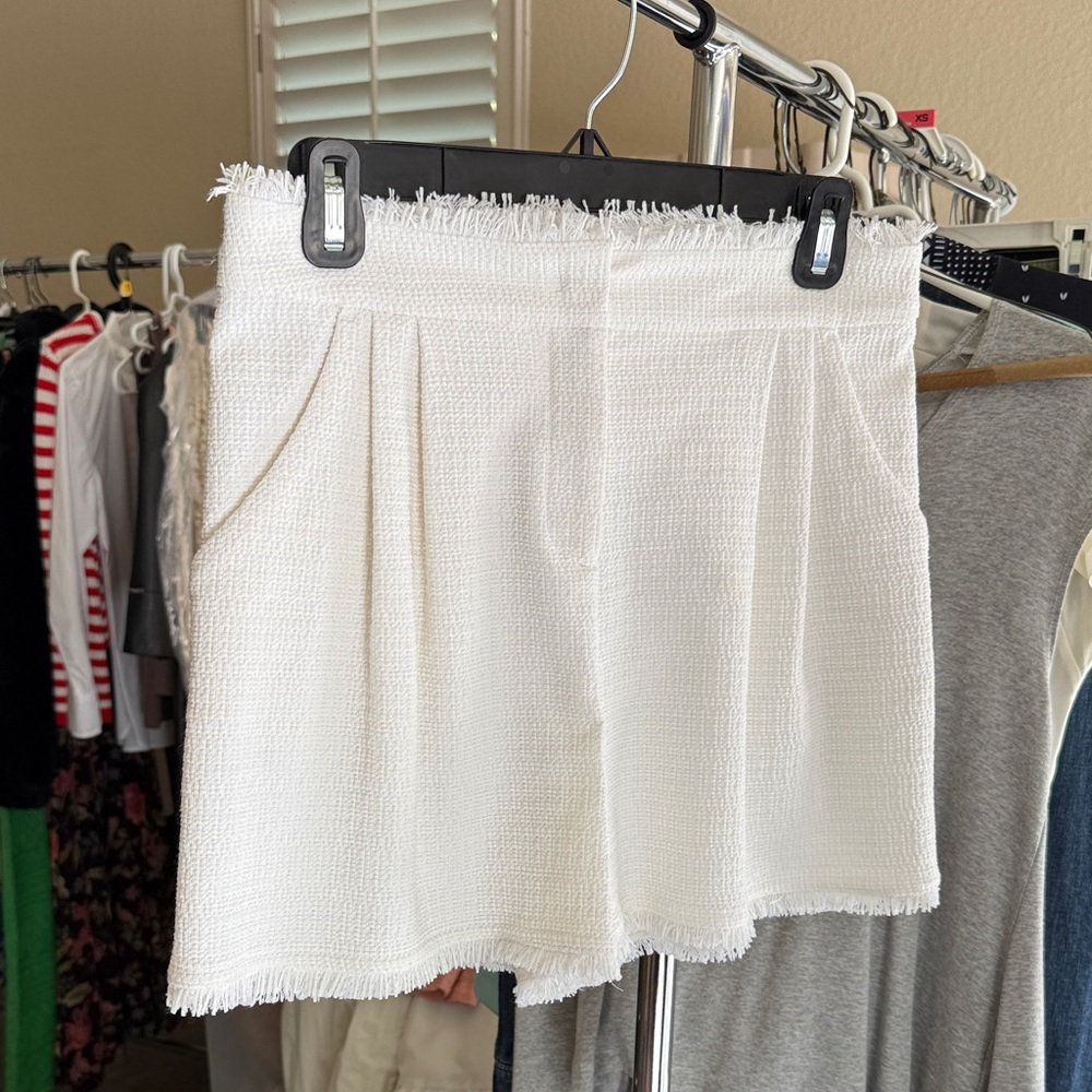 Max & Co. White Textured Women Shorts